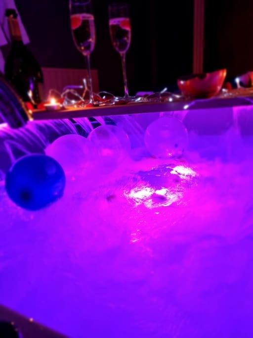 Royal Room Jacuzzi Haut De Gamme Centre Ville Mulhouse Esterno foto